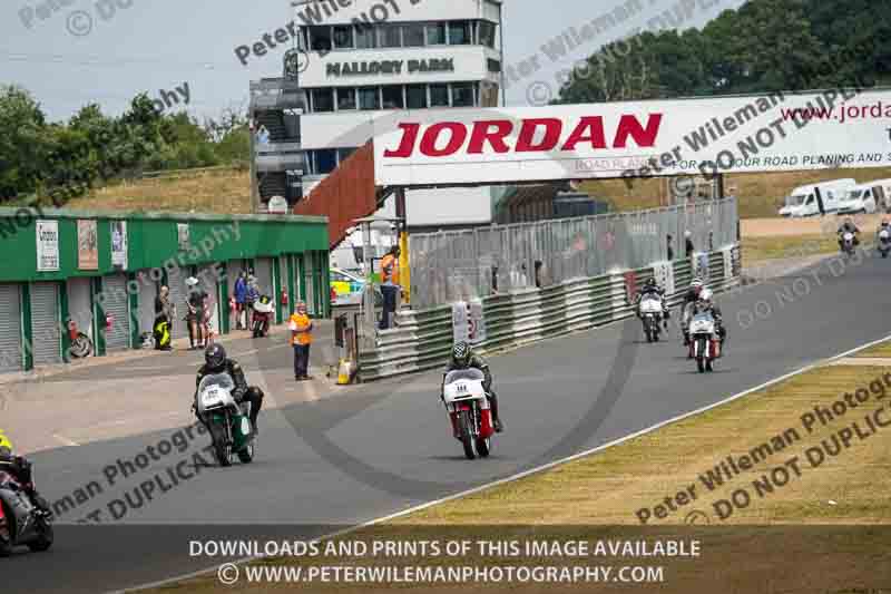 Vintage motorcycle club;eventdigitalimages;mallory park;mallory park trackday photographs;no limits trackdays;peter wileman photography;trackday digital images;trackday photos;vmcc festival 1000 bikes photographs